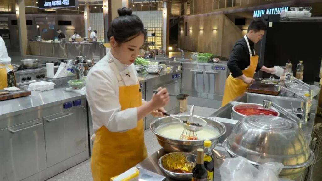chef-jung-ji-sun-membuat-saus-mala-cream-dimsum.webp <img loading=